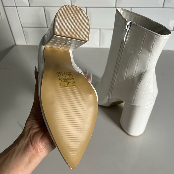 NIB PrettyLittleThing White Croc Embossed Heeled Ankle Boots 7.5 - Picture 5 of 5